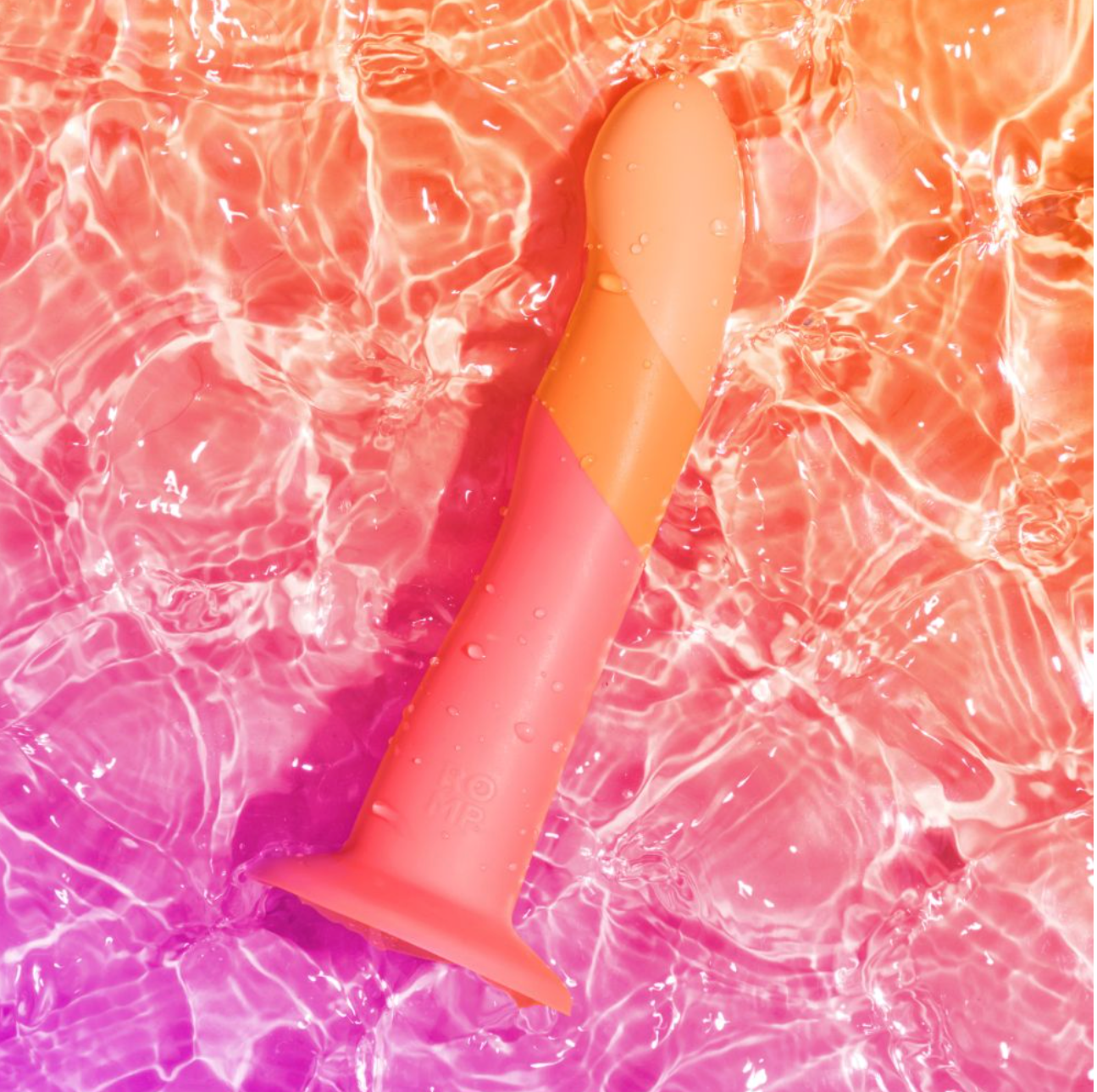Dixi – Dildo Curvo con Ventosa in Silicone